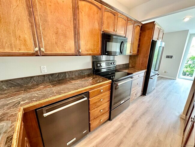 Building Photo - 2406 Altisma Way