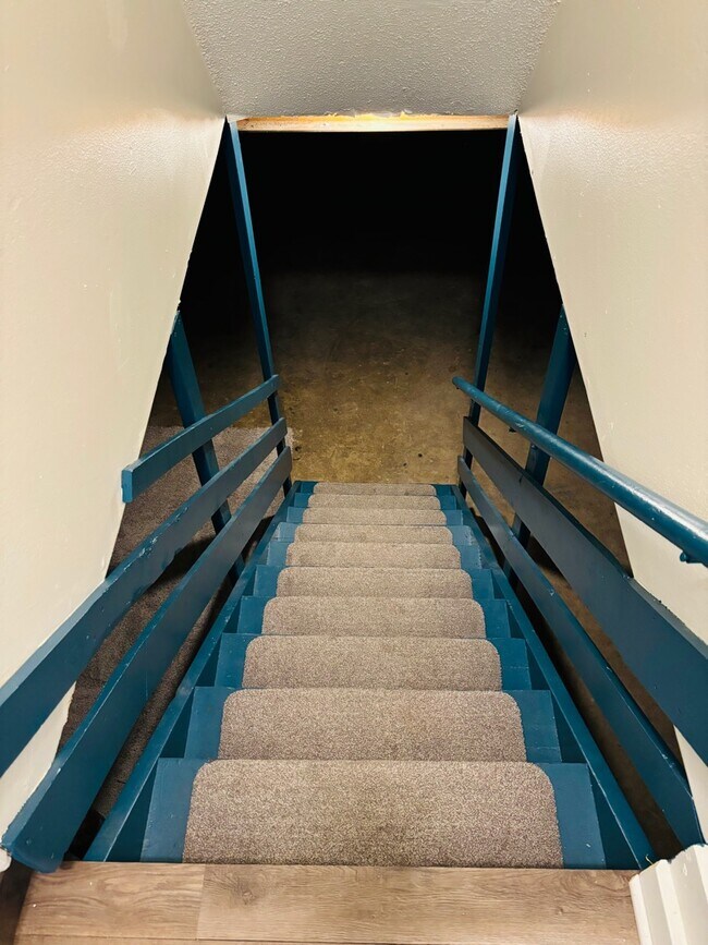 Building Photo - 935 Herold Ave