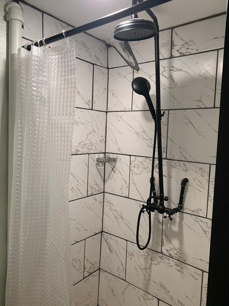 Shower (No bathtub) - 1415 W 1st St