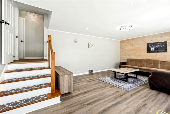 Building Photo - 507 S Waterman Ave