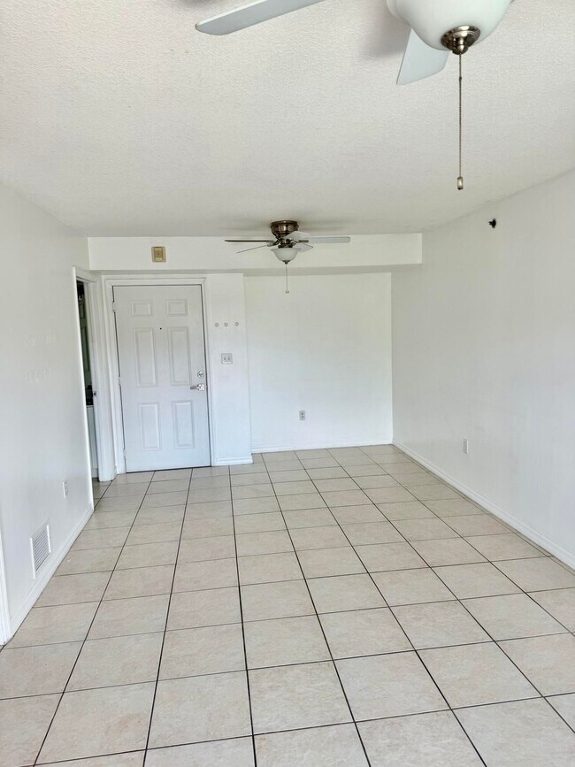 Building Photo - 2475 NW 16th St Rd