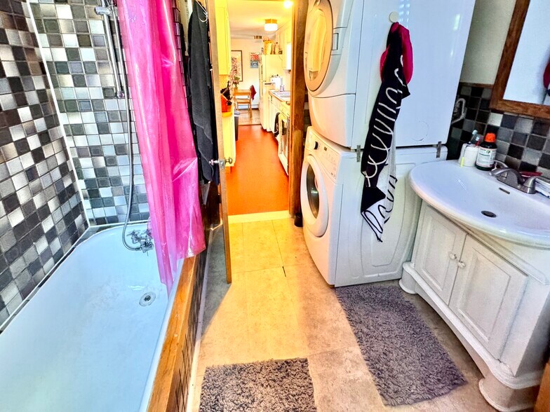 Building Photo - 2 Inman Pl