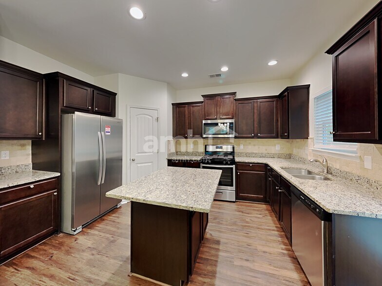 Building Photo - 1386 Key Manor Ln