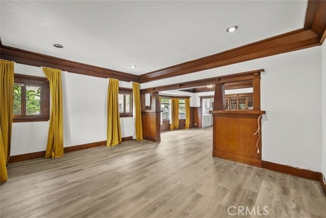 Building Photo - 1549 N Kingsley Dr