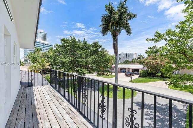 Building Photo - 3261 Seaward Dr