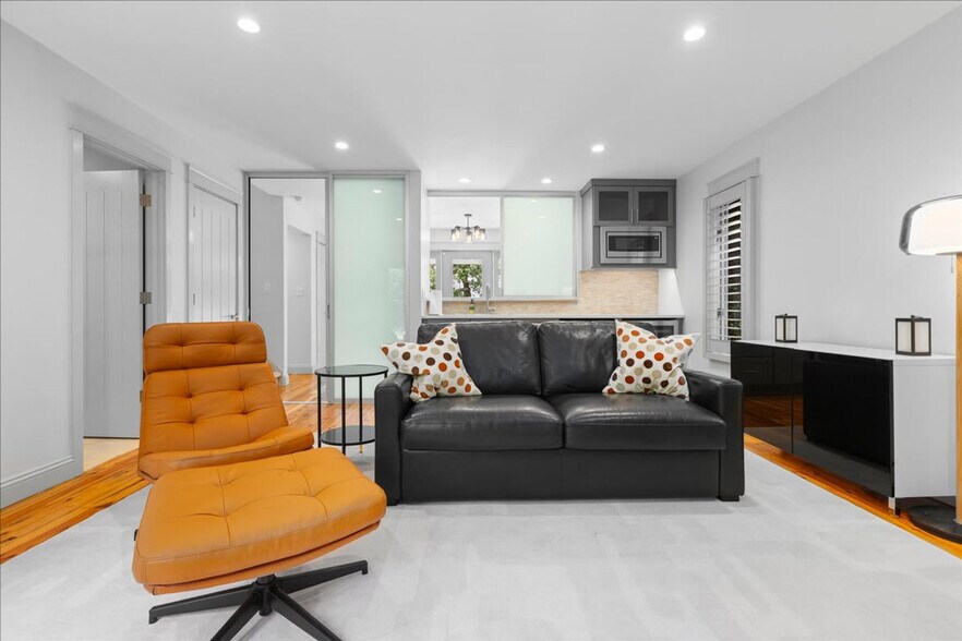 Building Photo - 710 Light House Ave