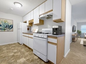 Building Photo - Pine Walk