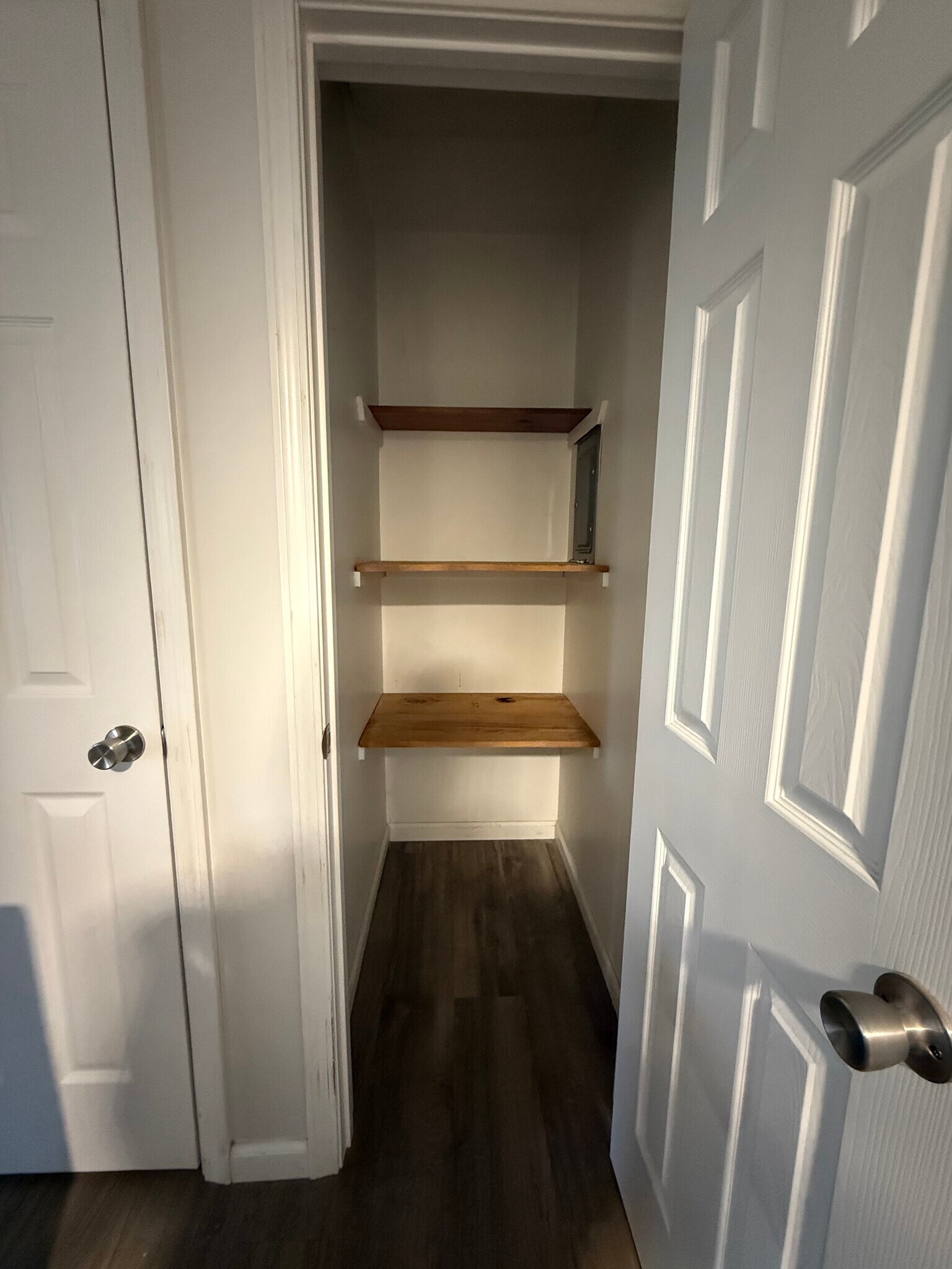 Building Photo - 718 Village Ln