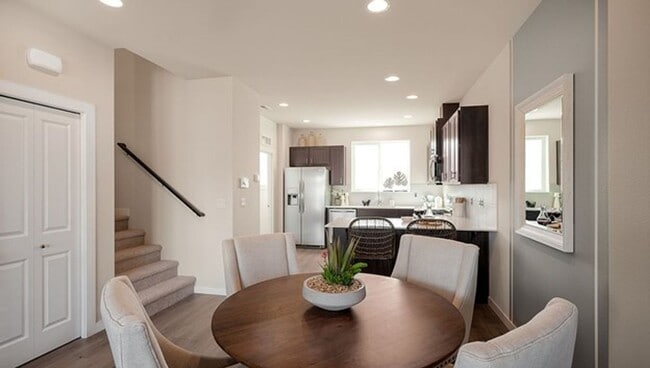 Building Photo - Spacious and Beautifully Landscaped 3 bed/3ba Townhome in Central Park