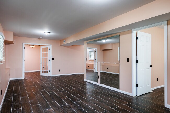 Building Photo - 206 Maumee Ct