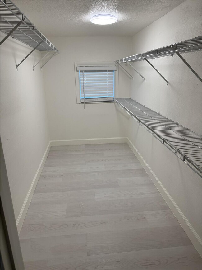 Building Photo - 909 36th St