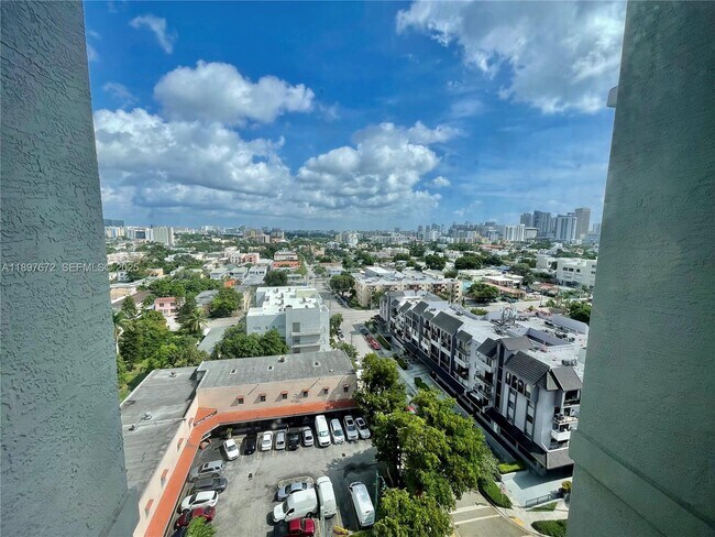 Building Photo - 900 SW 8th St