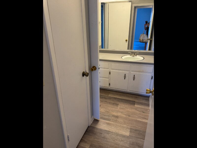 Building Photo - 515 Basswood Ave