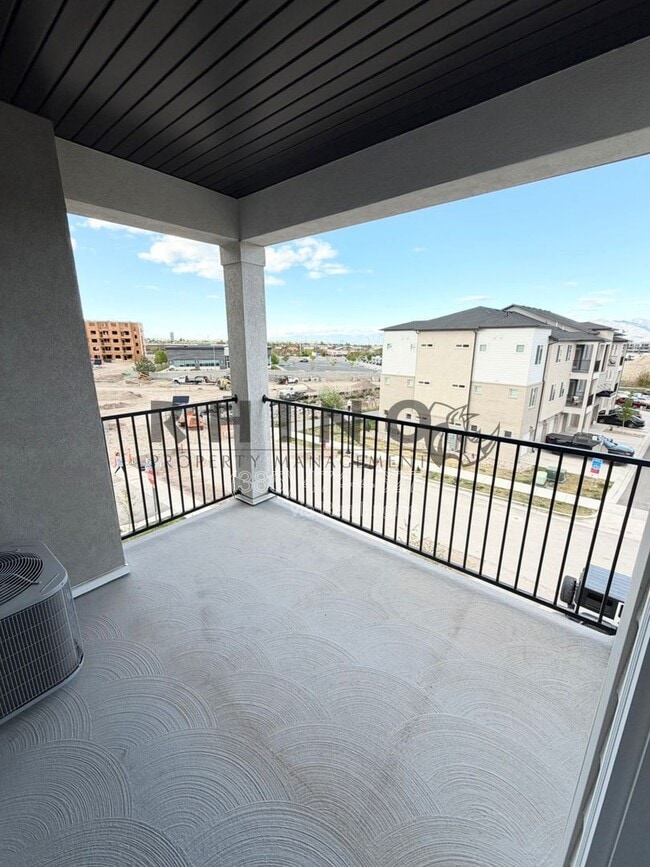 Building Photo - 13527 S Hanley Ln