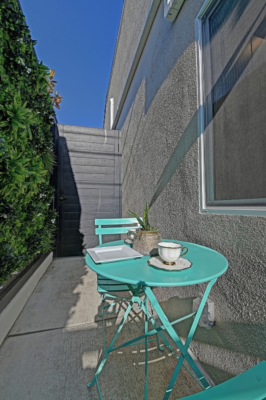 Building Photo - 619 Ultimo Ave