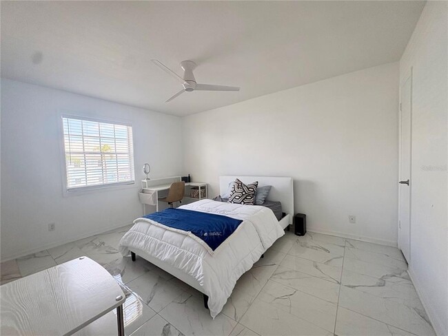 Building Photo - 136 Pompano Dr SE