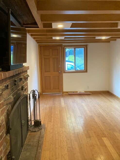 Building Photo - 2160 Stanley Hills Dr