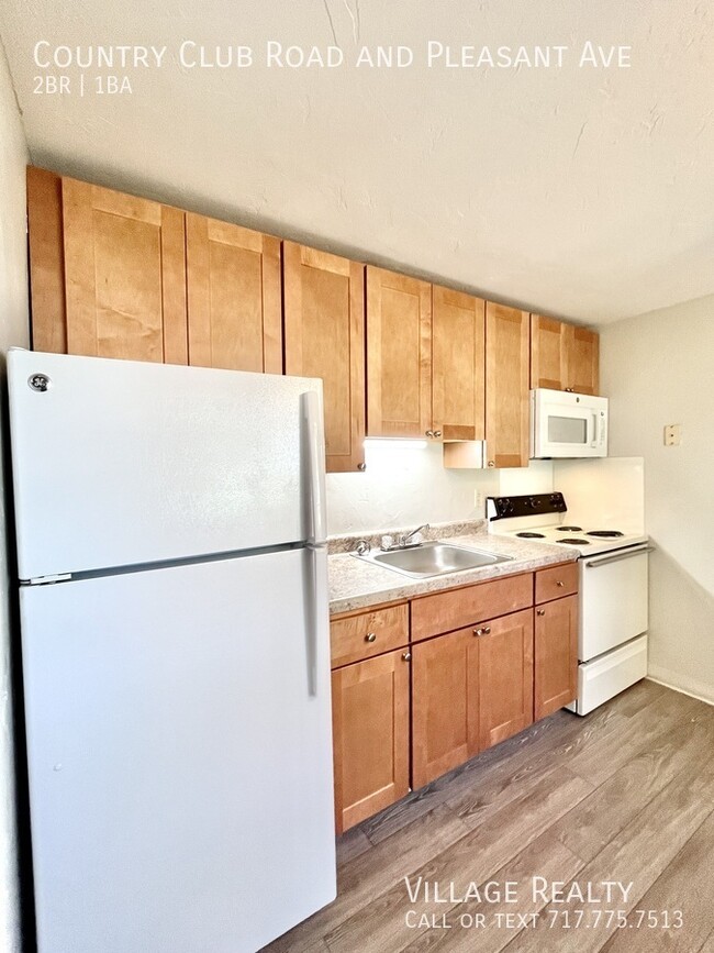 Building Photo - Roomy, remodeled 2-bed w/ on-site laundry ...