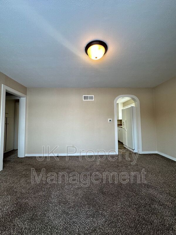 Building Photo - 1012 7th Ave S