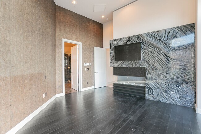 Building Photo - UNUBSTRUCTED VIEWS FROM THIS MACDONALD HIG...