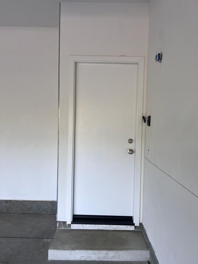 Building Photo - 1010 Mud Pie Ln