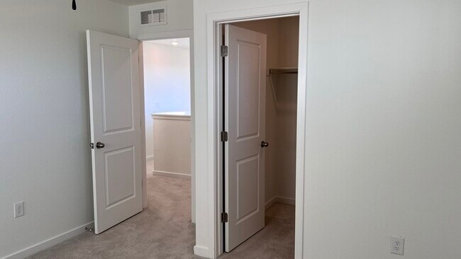 Building Photo - Charming 3 beds 2 baths in Commerce City!