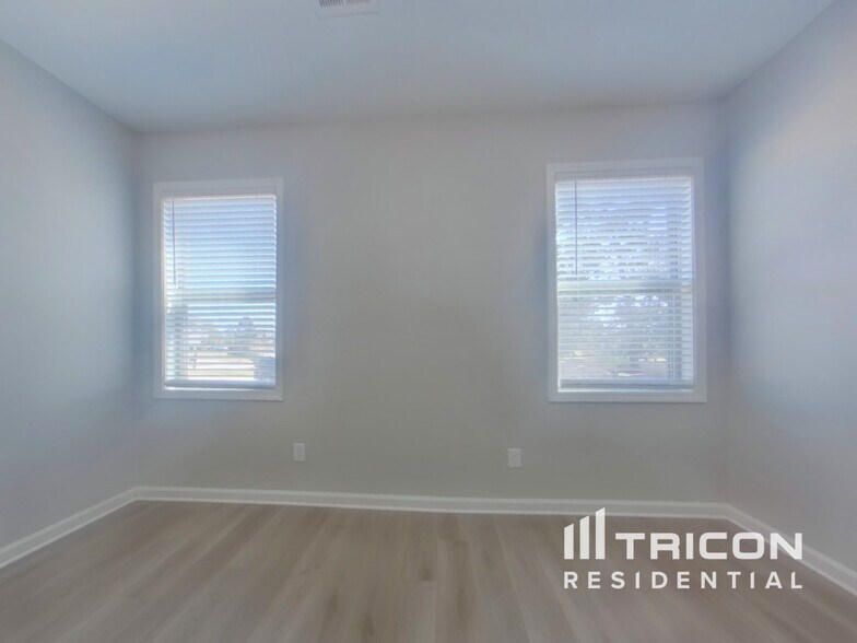 Building Photo - 154 Greenbank Dr