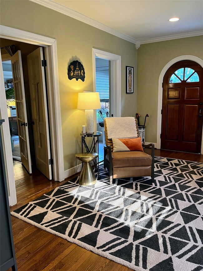 Building Photo - 2106 Colquitt St