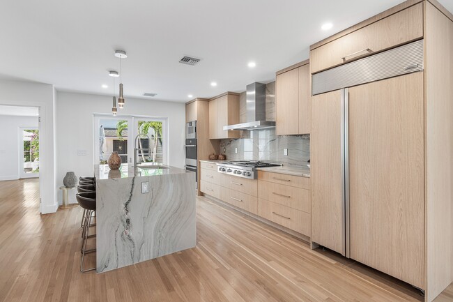 Building Photo - 306 Cordova Rd