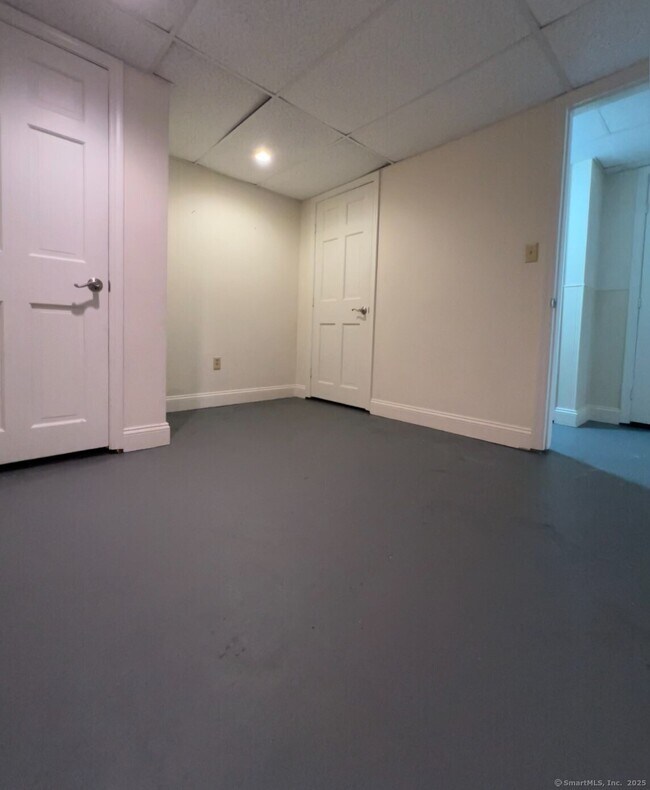 Building Photo - 15 Carriage Path N