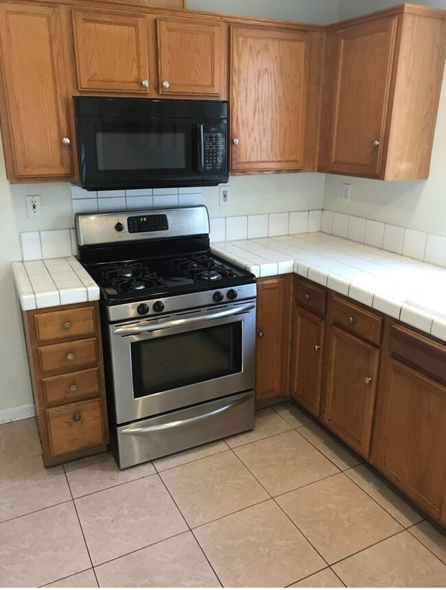 Building Photo - 4 Bedroom/2 Bath Home Stockton Ca