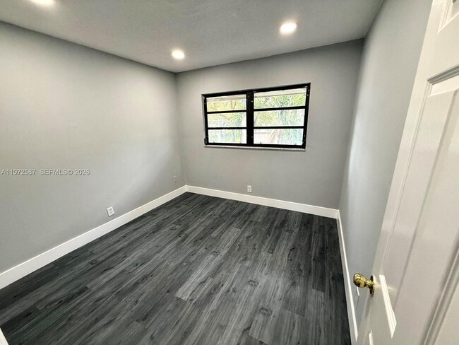 Building Photo - 2700 N 34th Ave