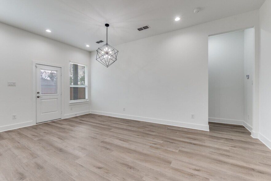 Building Photo - 2534 Southland St