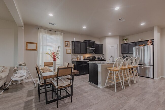 Building Photo - 1928 Ebbets Dr