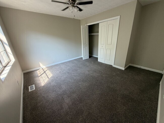Building Photo - 2071 Lenoa Ln
