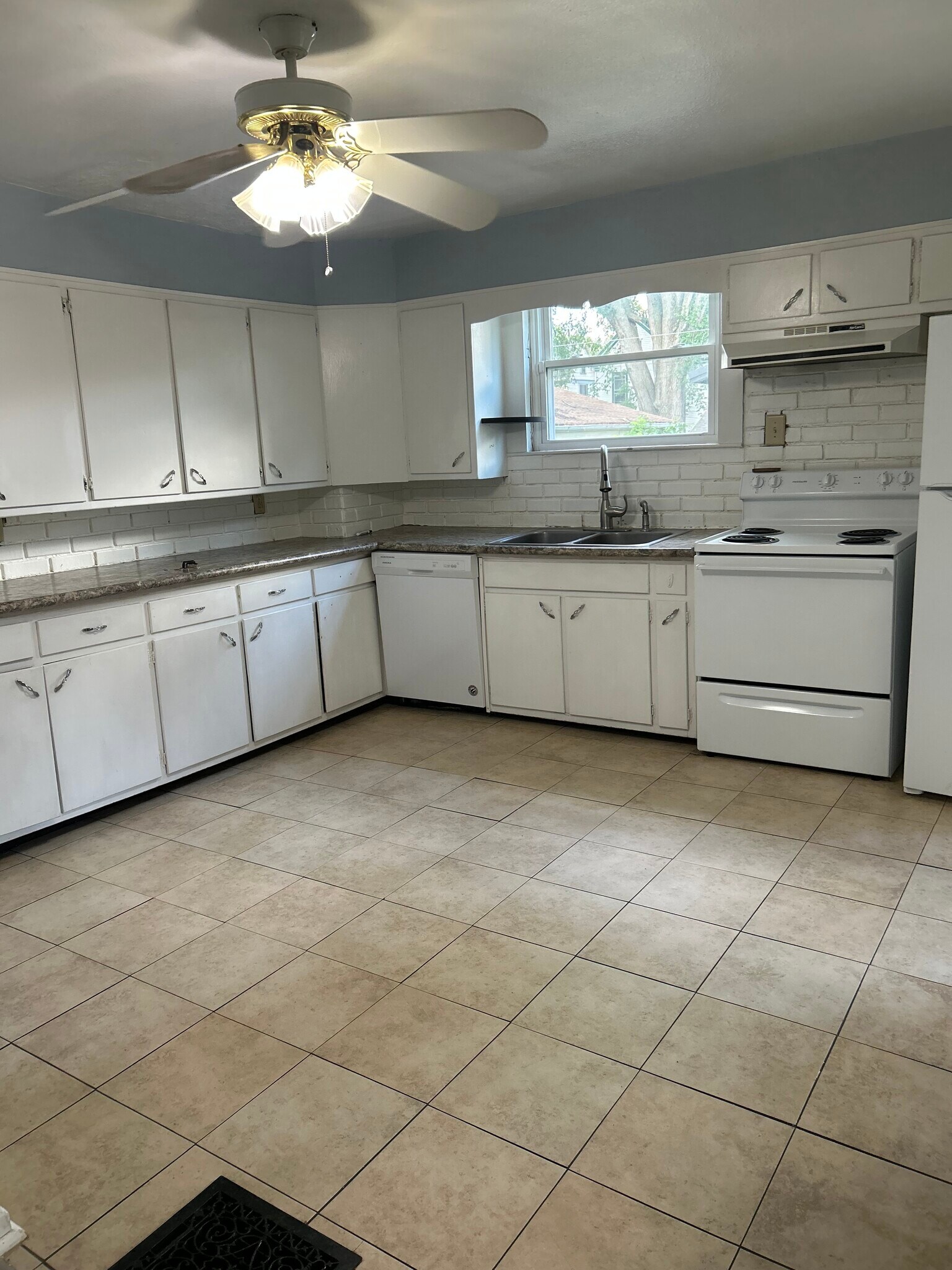 Kitchen - 2109 N 10th St