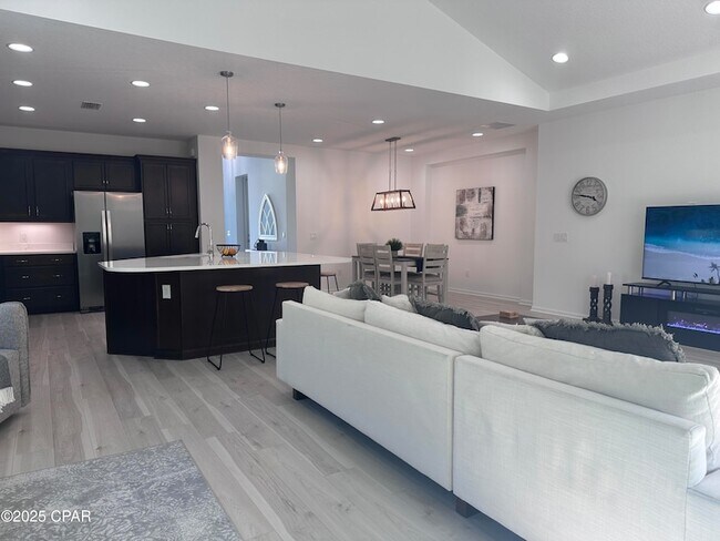 Building Photo - 9259 Paradise Dr