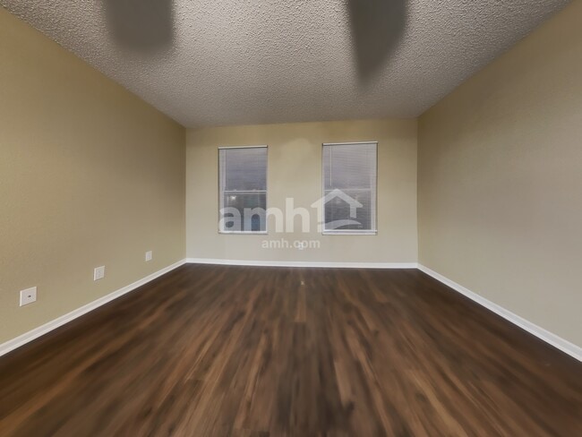 Building Photo - 10243 Cumberland Pointe Blvd