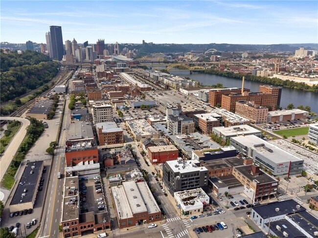 Building Photo - 2545 Penn Ave