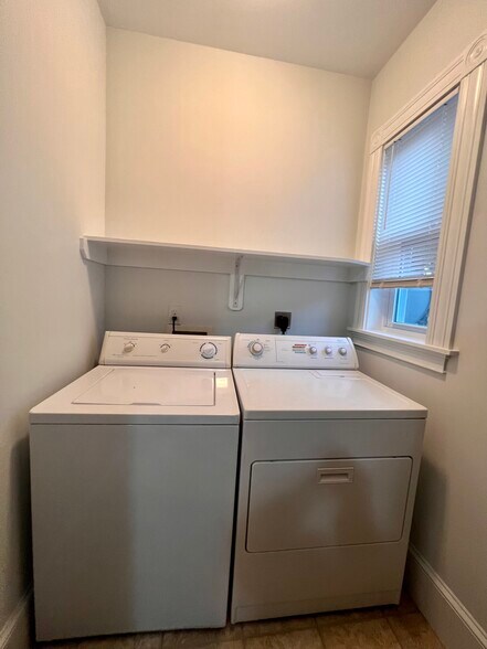 Building Photo - 15 Romsey St