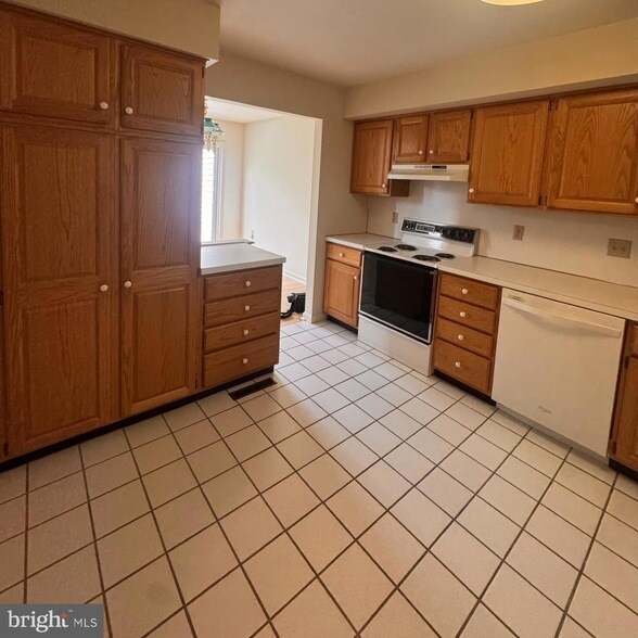 Building Photo - 4282 Wimbledon Dr