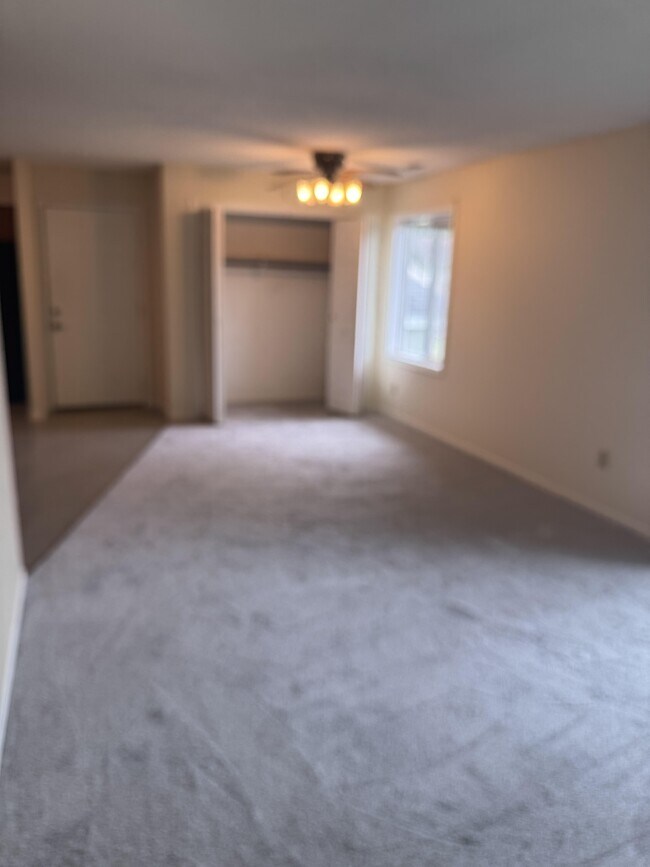 Building Photo - 1484 Whispering Ct