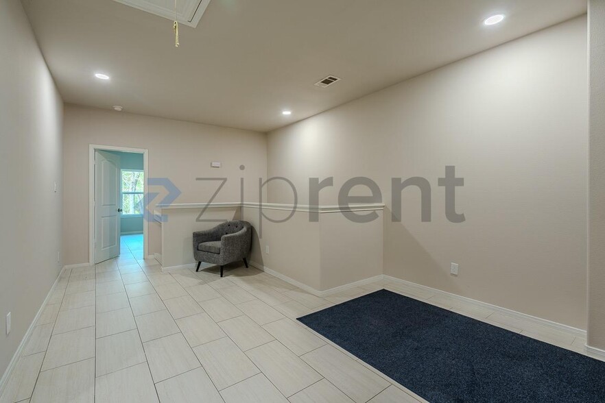 Building Photo - 110 Turner St