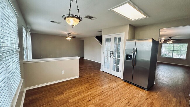 Building Photo - 5 Bedroom Home in Dover Subdivision!