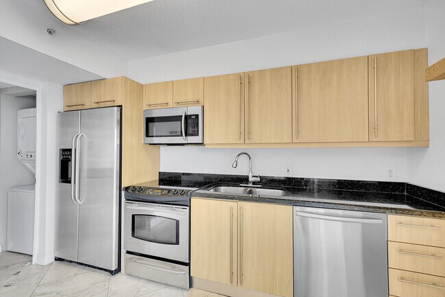 Building Photo - 7600 Collins Ave