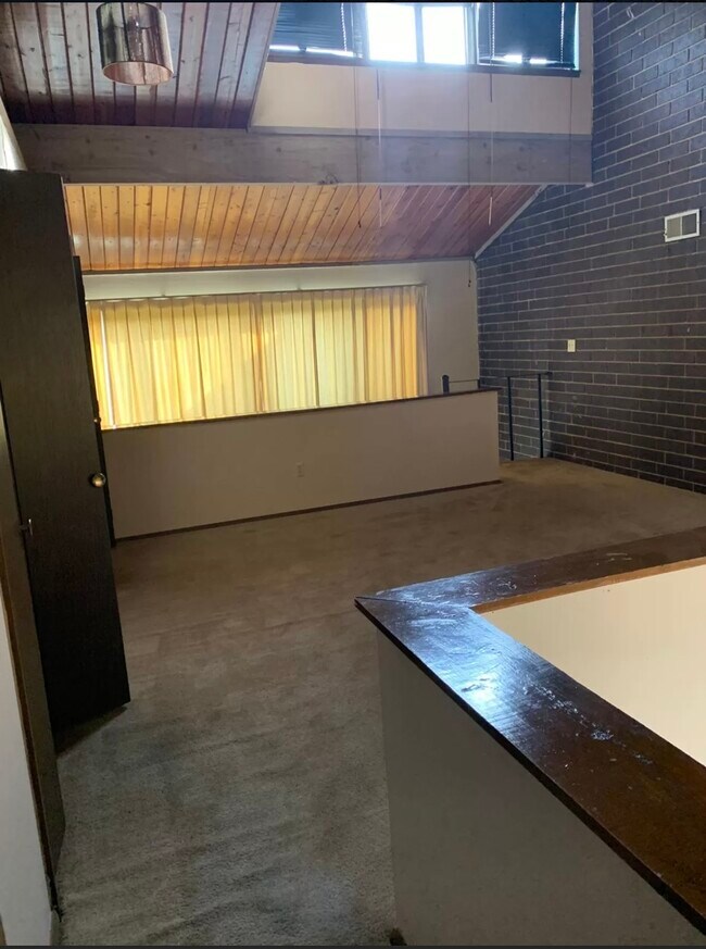 Building Photo - 2111 Penguin Ave