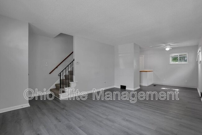 Building Photo - 900 Racine Ave