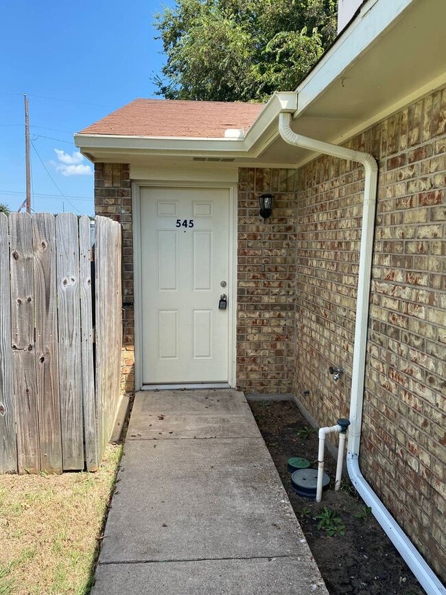 Building Photo - 543-545 Canary Lane