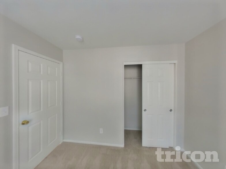 Building Photo - 2114 Seattle Shore St