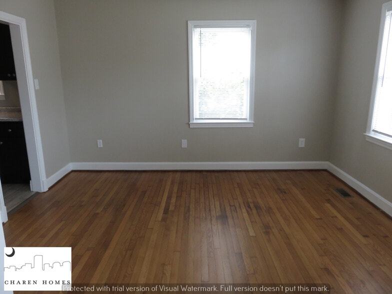 Building Photo - 1909 S Battery Dr